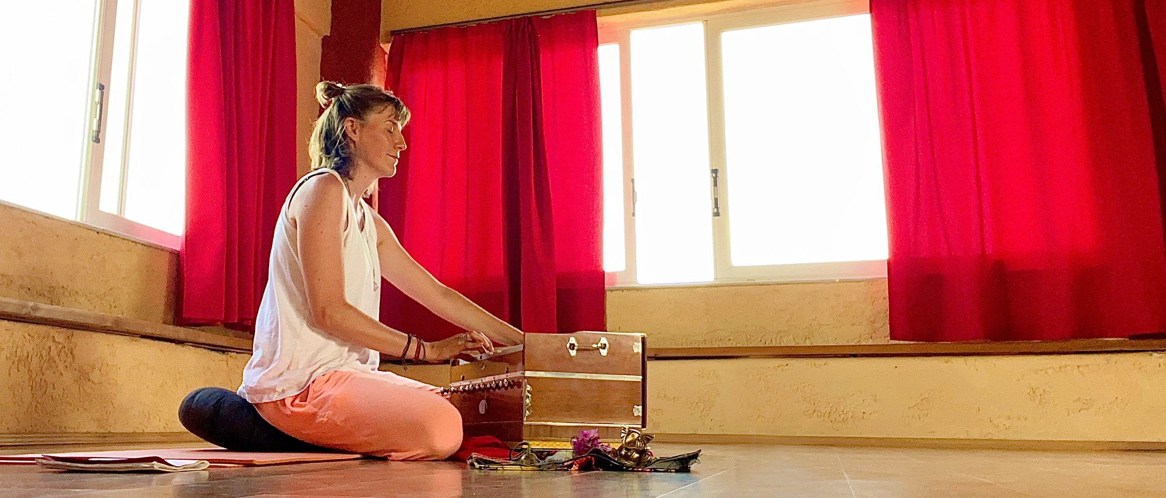 Yoga offenes Programm Kreta mit Harmonium